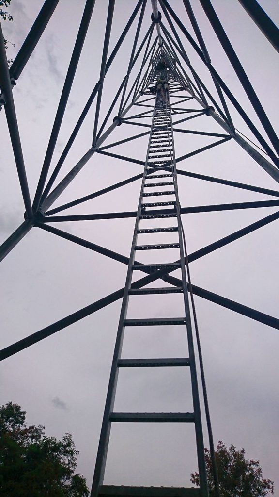 Wieża stalowa kratownicowa serii T1000-35 drabina włazowa
