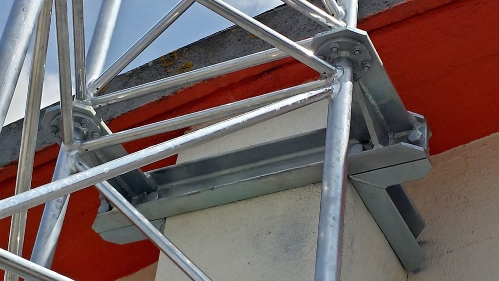 Maszt ścienny M500-12-S4-WM aluminiowy kratownicowy - mocowanie g&oacute;rne