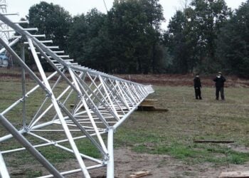 Wieża stalowa H=30 na b. małą działkę