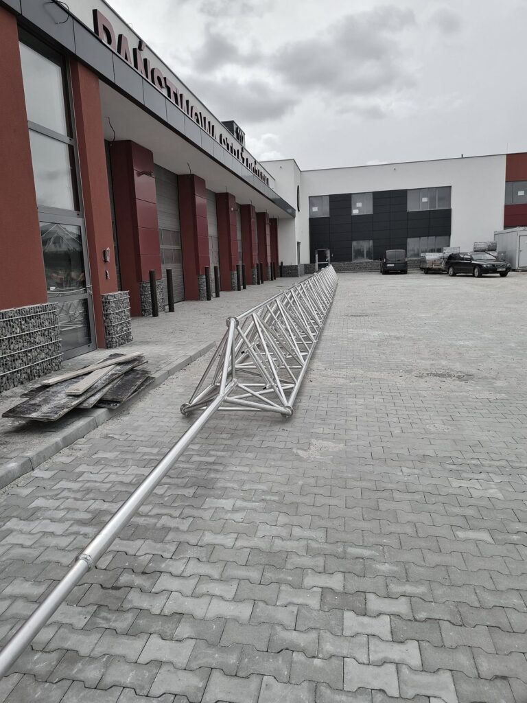 Maszt M1000-36 na dachu Straży Pożarnej