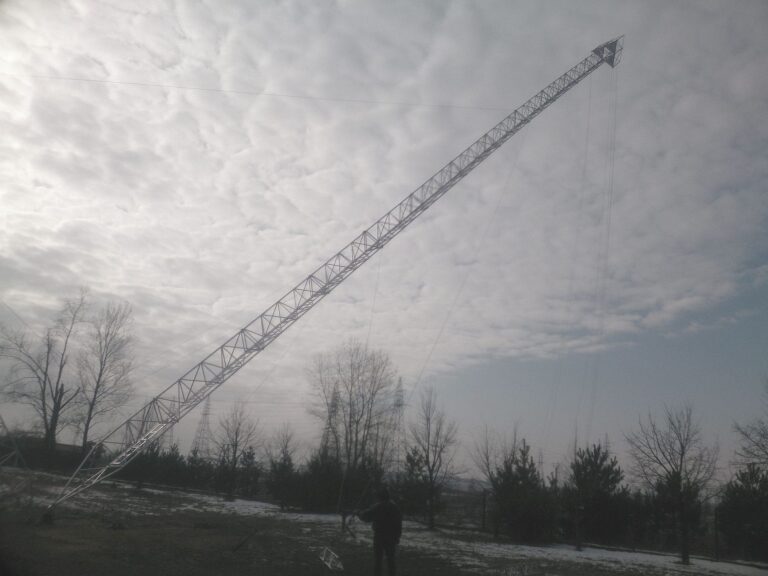 Duży maszt kratownicowy M1000-50