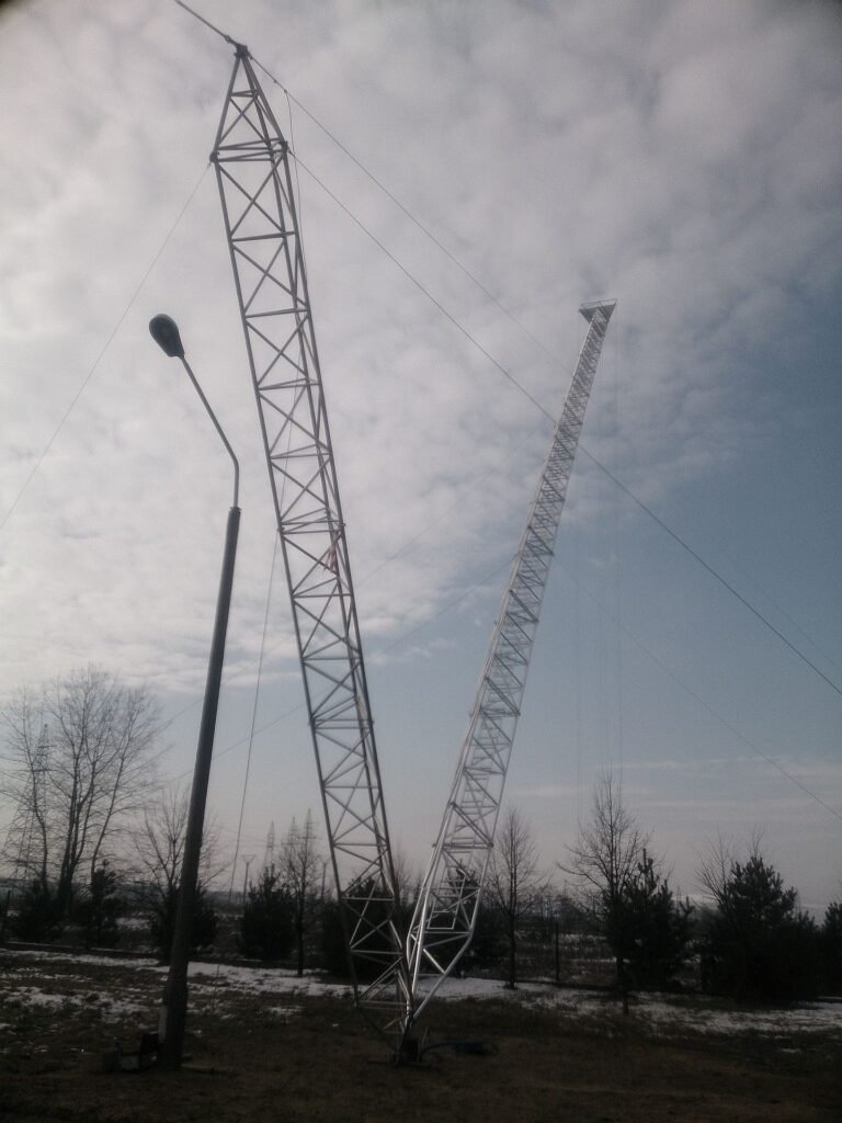 Duży maszt kratownicowy M1000-50