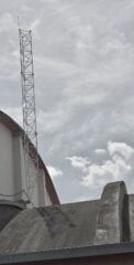 M500-12 Aluminiowy maszt przyścienny w Forbach (Francja)