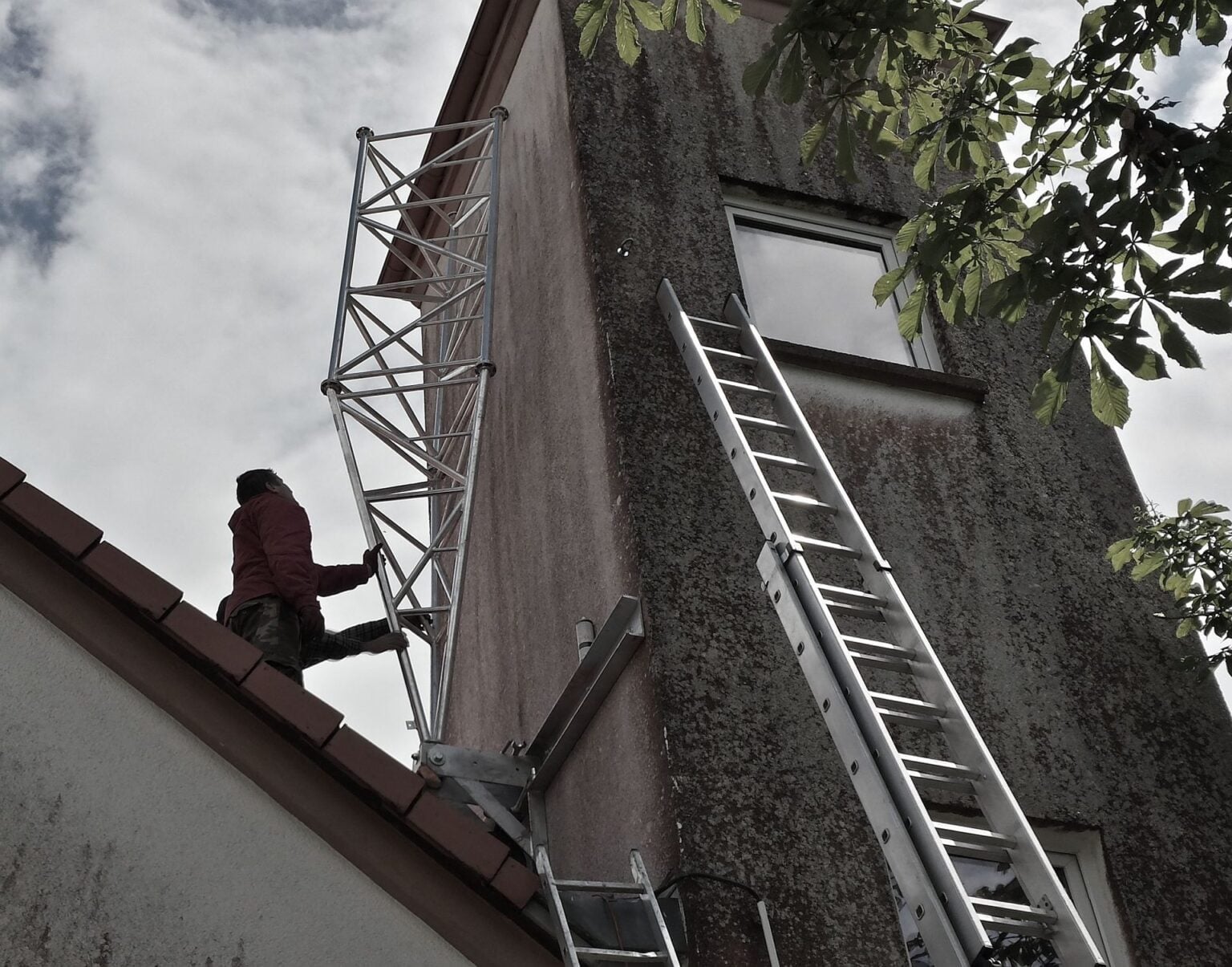 Maszt przyścienny M750-14 na wieży obserwacyjnej straży pożarnej w Losheim dla Intersaar GmbH (Niemcy)