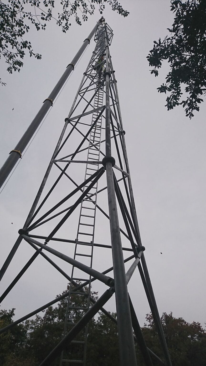 Stalowa wieża kratownicowa T1000-35 w Illingen (Niemcy)