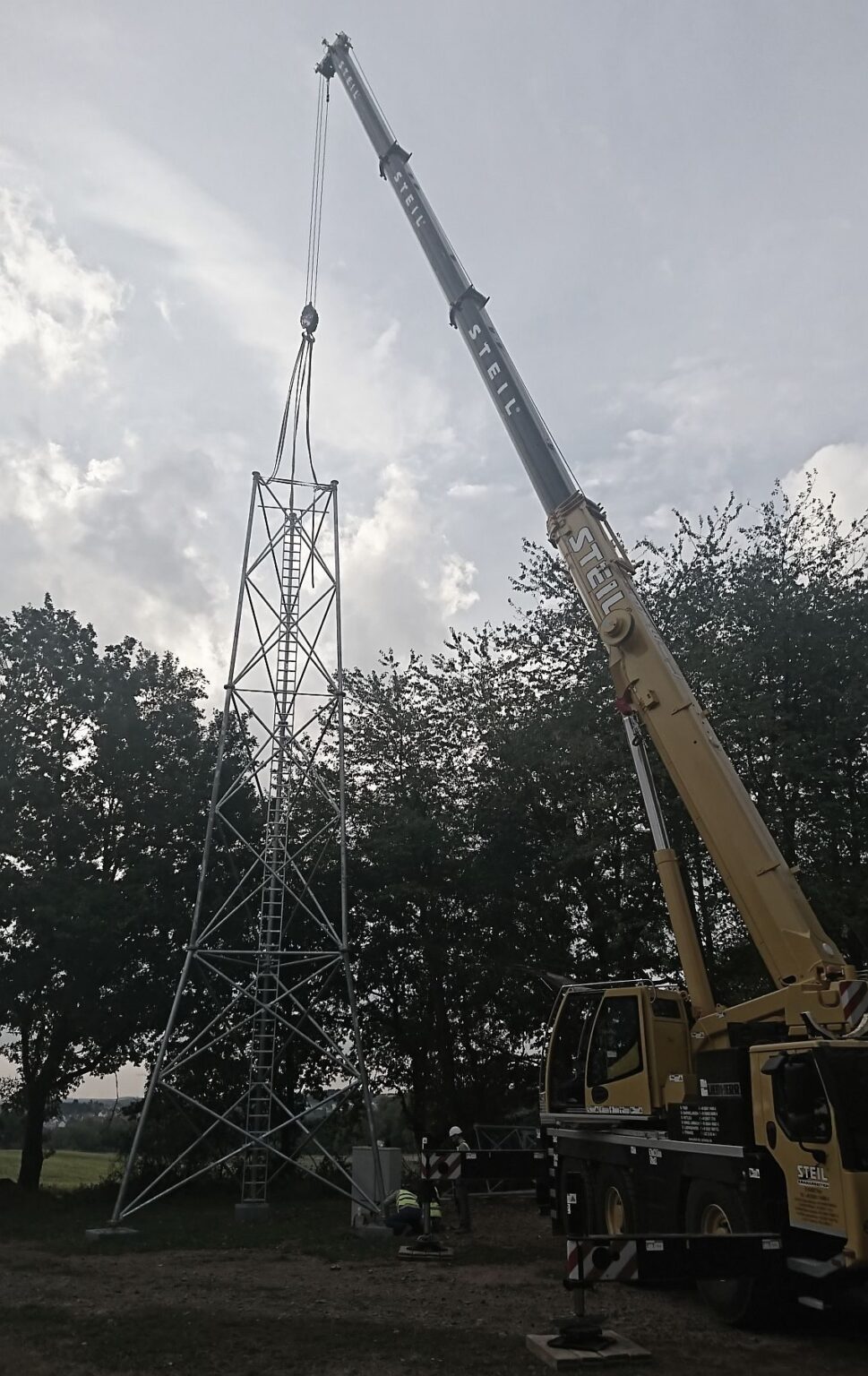 Stalowa wieża kratownicowa T1000-35 w Illingen (Niemcy)