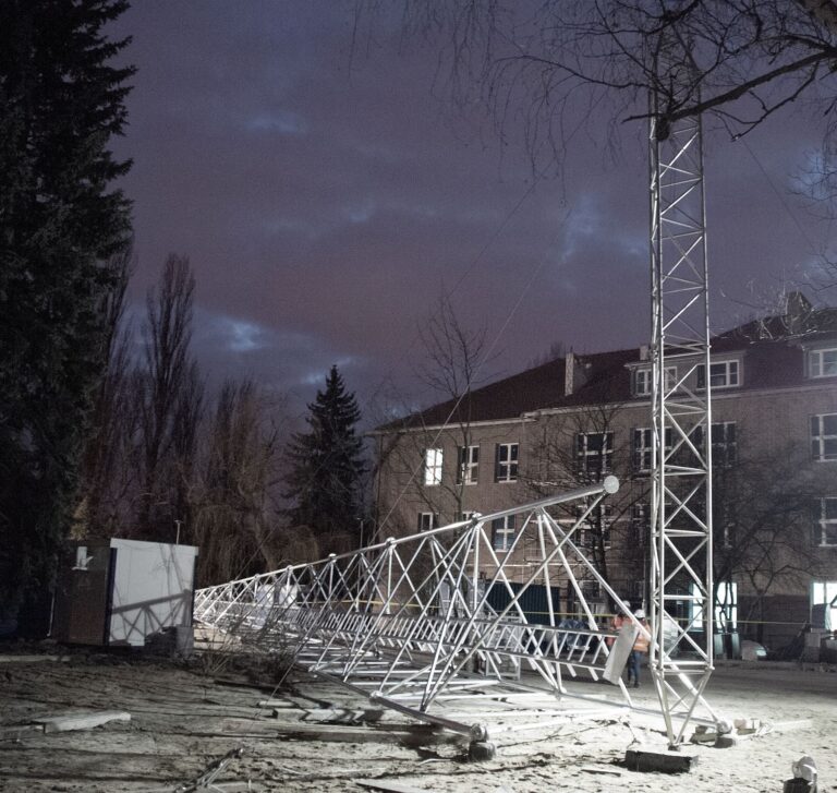 Wieża kratownicowa T1000-45 w Warszawie na terenie jednostki szkolenia Policji (PL)