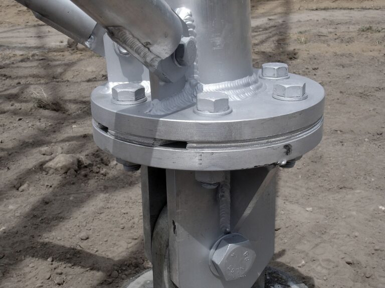 Wieża aluminiowa kratownicowa T1000-28 zbudowana w Neukirchen-Vluyn (Niemcy). Dwie wieże prawdę mówiąc.