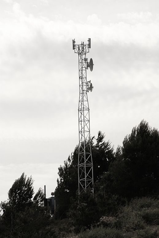 T500-12 wieża kratownicowa w hiszpańskich g&oacute;rach